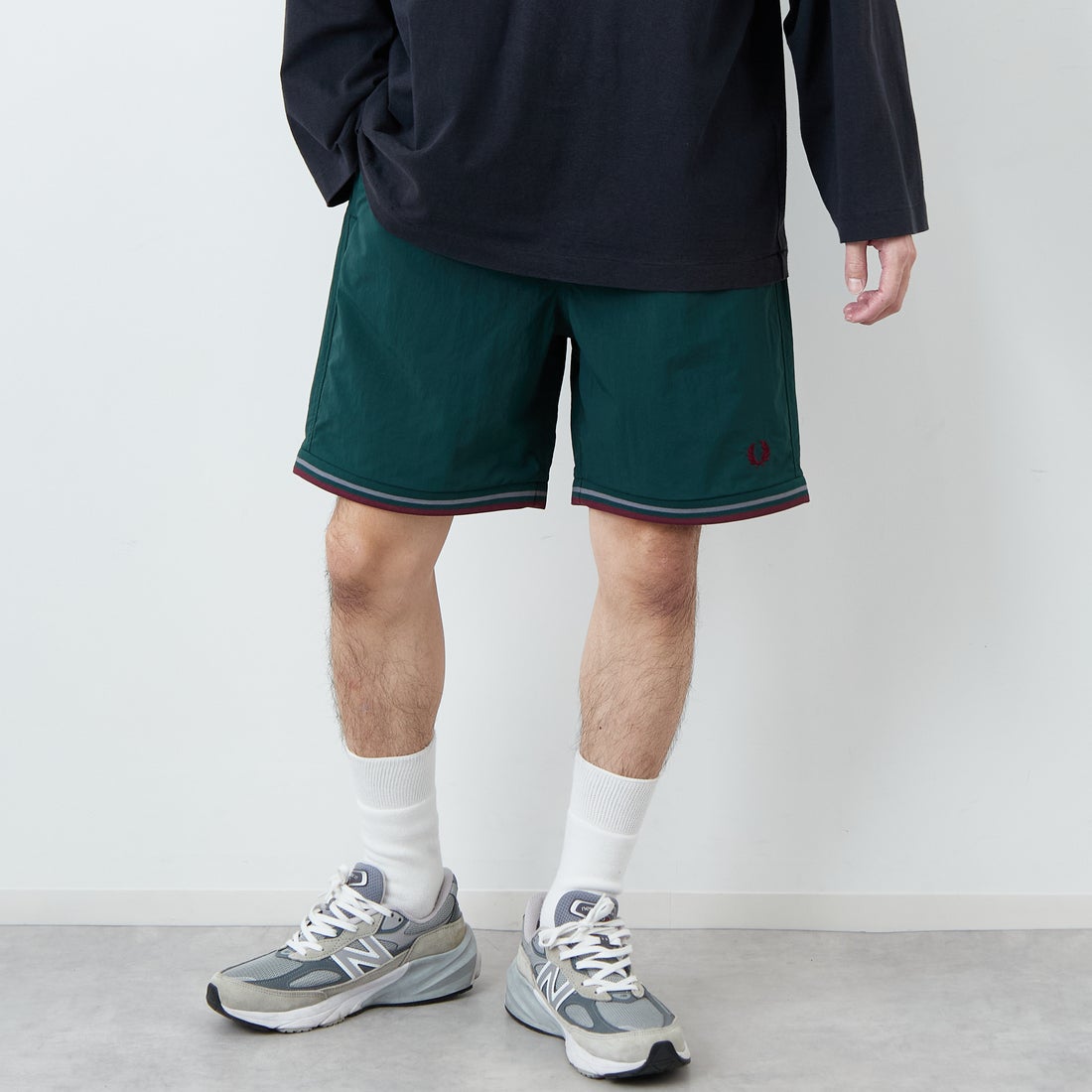 FRED PERRY [フレッドペリー] 別注 ツインティップライン ワンポイントロゴ刺繍 スイムショートパンツ [FPM-26S-020JF] GRASSROOTS &&モデル身長：168cm 着用サイズ：L&&