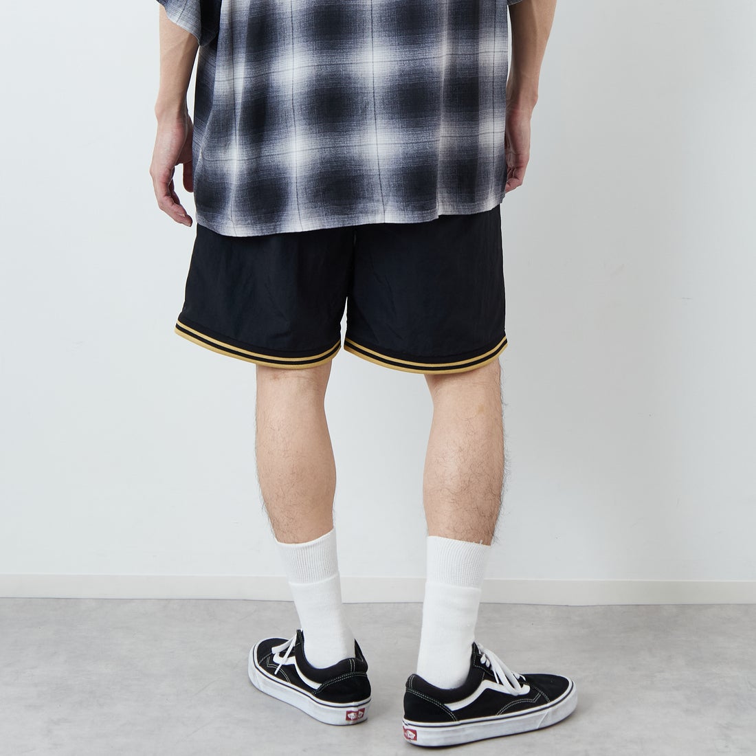 FRED PERRY [フレッドペリー] 別注 ツインティップライン ワンポイントロゴ刺繍 スイムショートパンツ [FPM-26S-020JF] BLACK/CHAM &&モデル身長：168cm 着用サイズ：L&&