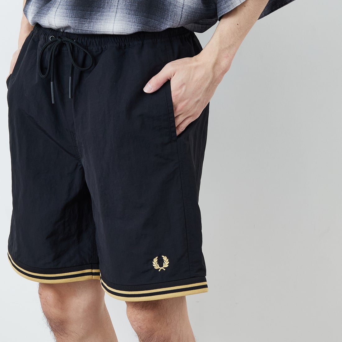 FRED PERRY [フレッドペリー] 別注 ツインティップライン ワンポイントロゴ刺繍 スイムショートパンツ [FPM-26S-020JF] BLACK/CHAM