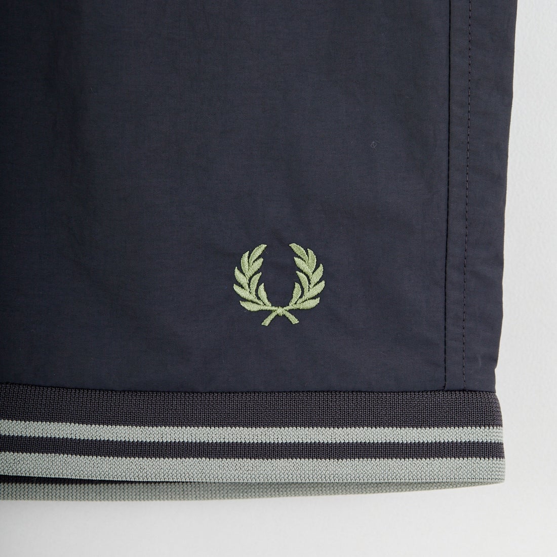 FRED PERRY [フレッドペリー] 別注 ツインティップライン ワンポイントロゴ刺繍 スイムショートパンツ [FPM-26S-020JF] ANCHOR GRE