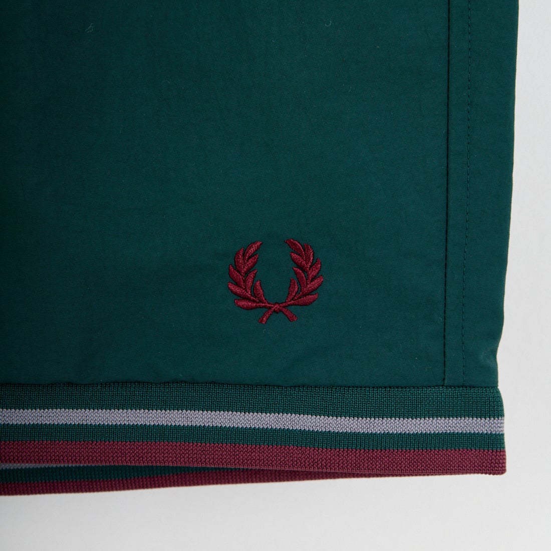 FRED PERRY [フレッドペリー] 別注 ツインティップライン ワンポイントロゴ刺繍 スイムショートパンツ [FPM-26S-020JF] GRASSROOTS