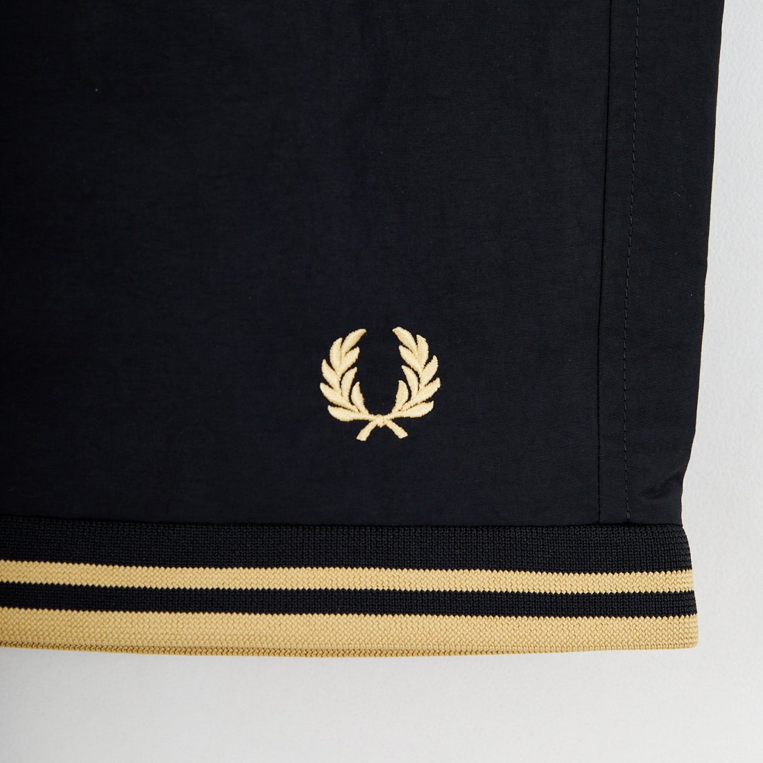 FRED PERRY [フレッドペリー] 別注 ツインティップライン ワンポイントロゴ刺繍 スイムショートパンツ [FPM-26S-020JF] BLACK/CHAM