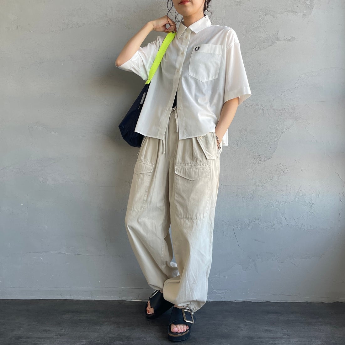 FRED PERRY [フレッドペリー] 別注 ワンポイントロゴ刺繍シアーシャツ [FPW-26S-035JF] SNOW WHITE &&モデル身長：160cm 着用サイズ：10&&