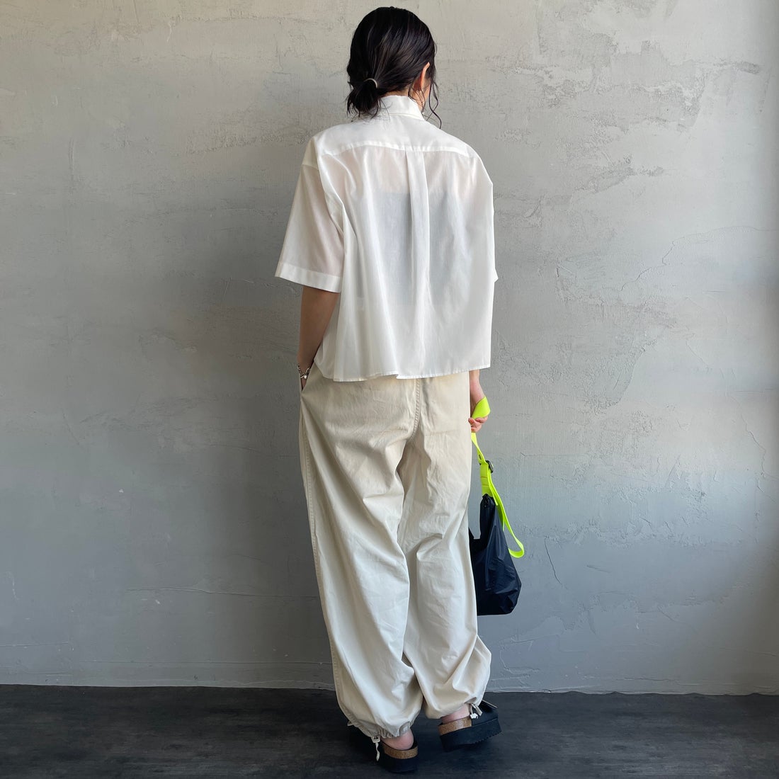 FRED PERRY [フレッドペリー] 別注 ワンポイントロゴ刺繍シアーシャツ [FPW-26S-035JF] SNOW WHITE &&モデル身長：160cm 着用サイズ：10&&