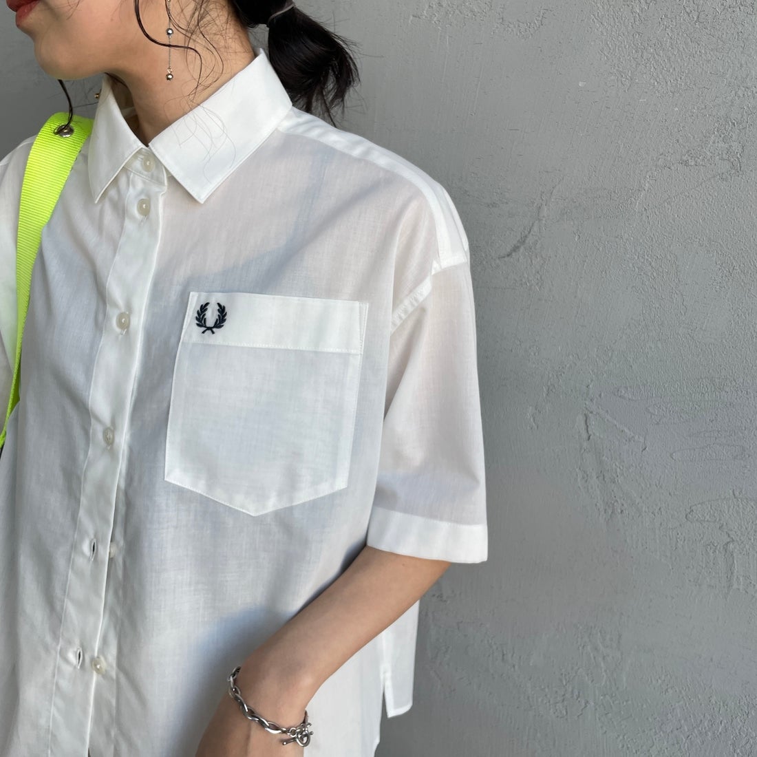 FRED PERRY [フレッドペリー] 別注 ワンポイントロゴ刺繍シアーシャツ [FPW-26S-035JF] SNOW WHITE