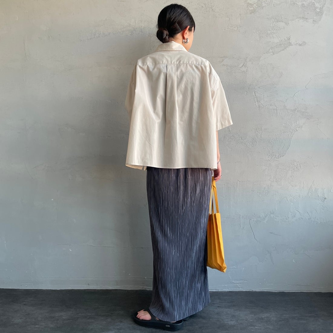 FRED PERRY [フレッドペリー] 別注 ワンポイントロゴ刺繍シアーシャツ [FPW-26S-035JF] OAMEAL/ANC &&モデル身長：150cm 着用サイズ：10&&