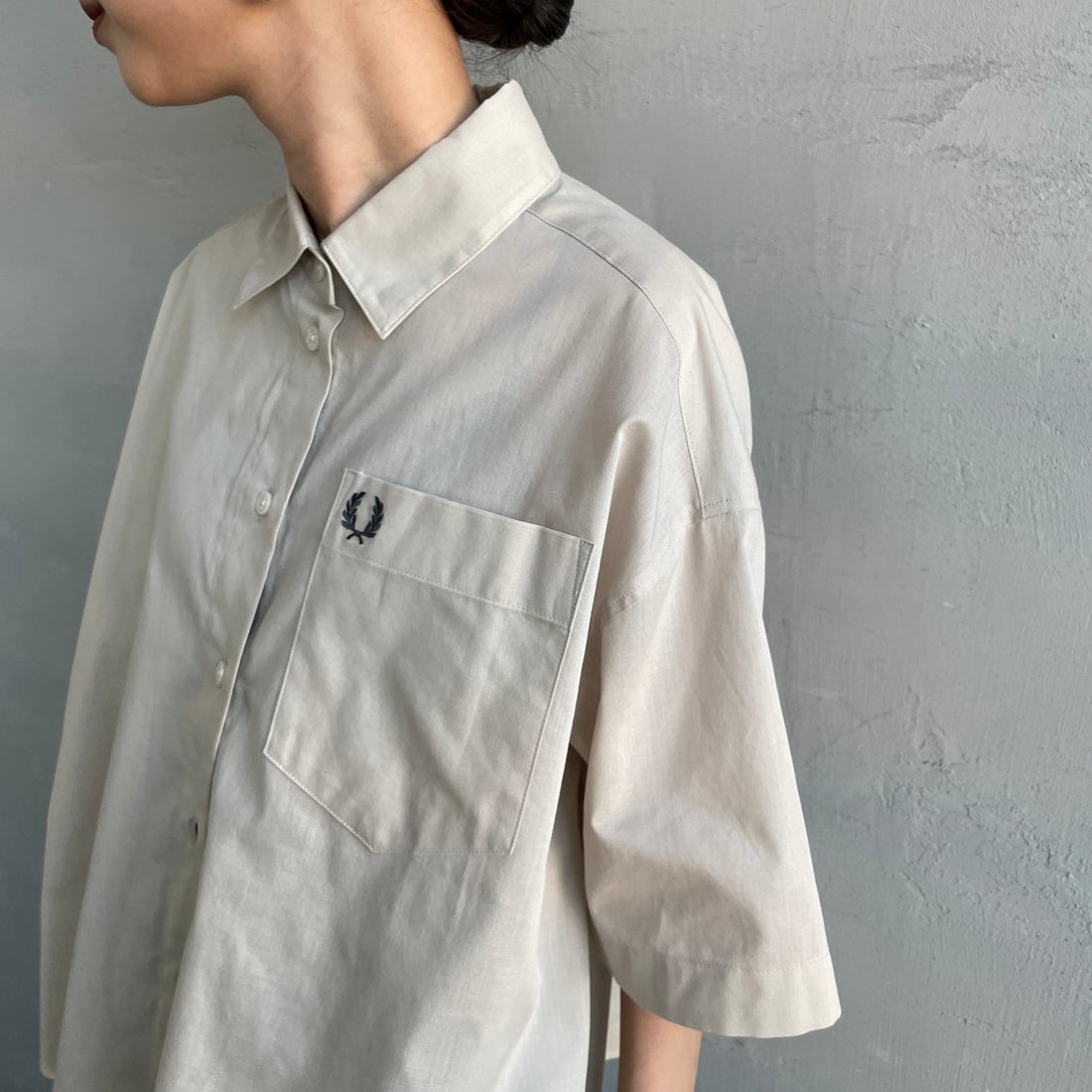 FRED PERRY [フレッドペリー] 別注 ワンポイントロゴ刺繍シアーシャツ [FPW-26S-035JF] OAMEAL/ANC