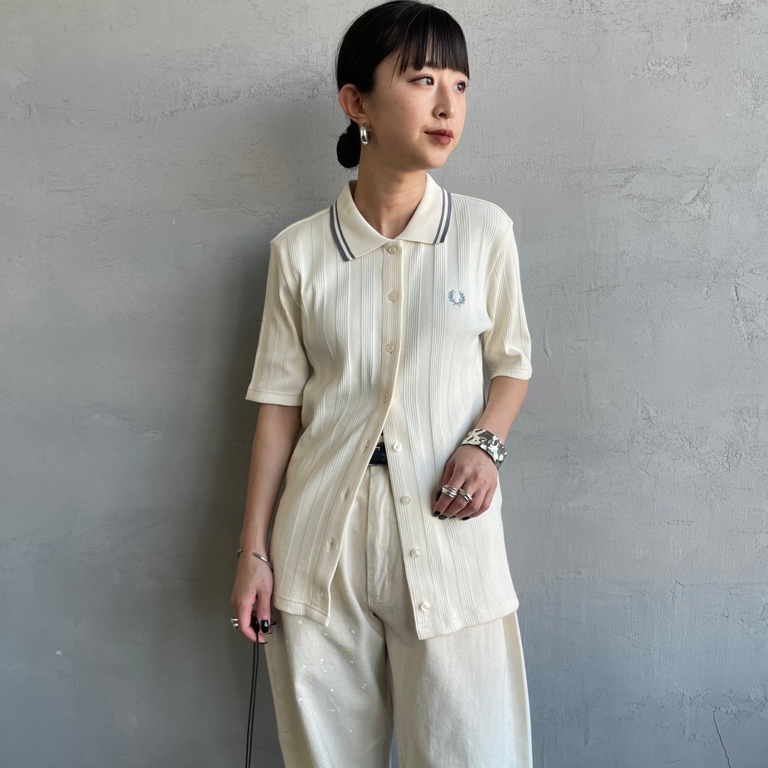 FRED PERRY [フレッドペリー] 別注 ツインティップライン リブポロシャツ [FPW-26S-033JF] ECRU/STOCK &&モデル身長：150cm 着用サイズ：10&&