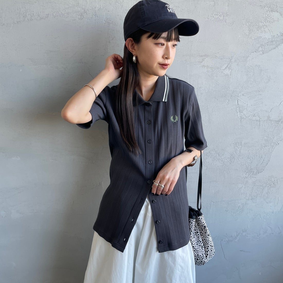 FRED PERRY [フレッドペリー] 別注 ツインティップライン リブポロシャツ [FPW-26S-033JF] ANCHOR GRE &&モデル身長：150cm 着用サイズ：10&&