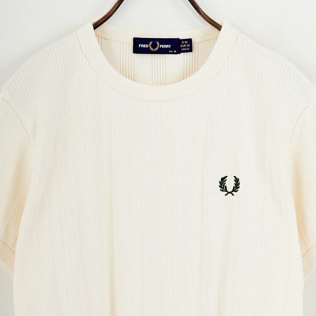 FRED PERRY [フレッドペリー] 別注 ランダムリブ ワンポイントロゴ刺繍リンガーTシャツ [FPW-26S-032JF] ECRU/GRASS