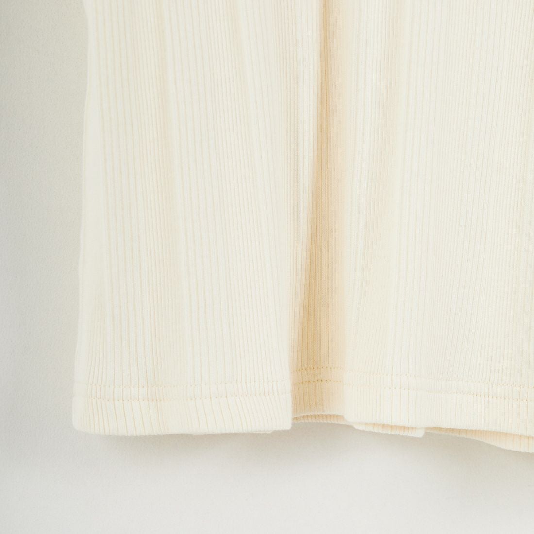 FRED PERRY [フレッドペリー] 別注 ランダムリブ ワンポイントロゴ刺繍リンガーTシャツ [FPW-26S-032JF] ECRU/GRASS