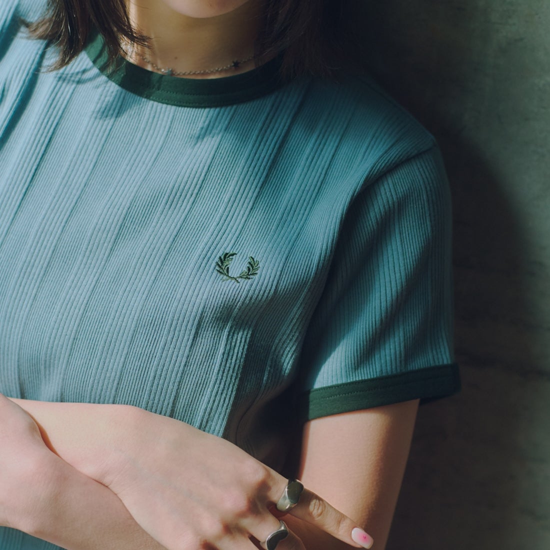 FRED PERRY [フレッドペリー] 別注 ランダムリブ ワンポイントロゴ刺繍リンガーTシャツ [FPW-26S-032JF] STOCK PORT