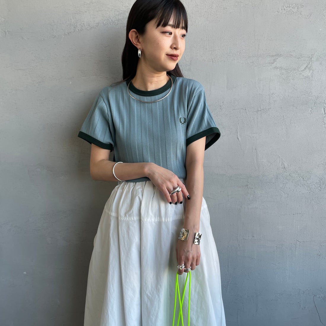 FRED PERRY [フレッドペリー] 別注 ランダムリブ ワンポイントロゴ刺繍リンガーTシャツ [FPW-26S-032JF] STOCK PORT &&モデル身長：150cm 着用サイズ：10&&