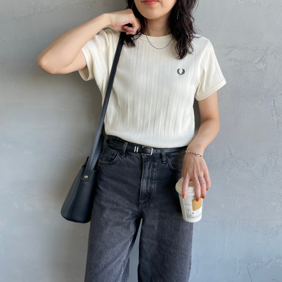 FRED PERRY [フレッドペリー] 別注 ランダムリブ ワンポイントロゴ刺繍リンガーTシャツ [FPW-26S-032JF] ECRU/GRASS &&モデル身長：160cm 着用サイズ：10&&