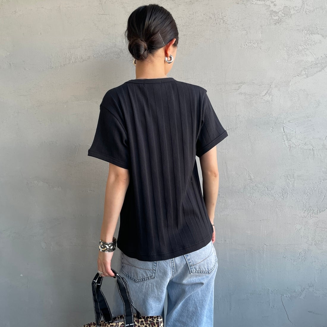 FRED PERRY [フレッドペリー] 別注 ランダムリブ ワンポイントロゴ刺繍リンガーTシャツ [FPW-26S-032JF] BLACK/CHAM &&モデル身長：150cm 着用サイズ：10&&