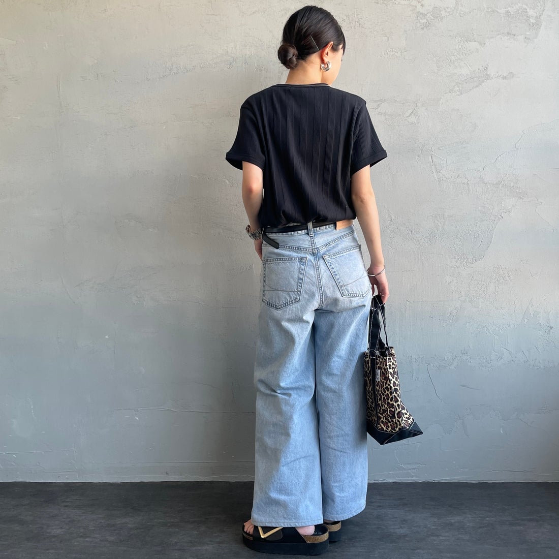 FRED PERRY [フレッドペリー] 別注 ランダムリブ ワンポイントロゴ刺繍リンガーTシャツ [FPW-26S-032JF] BLACK/CHAM &&モデル身長：150cm 着用サイズ：10&&