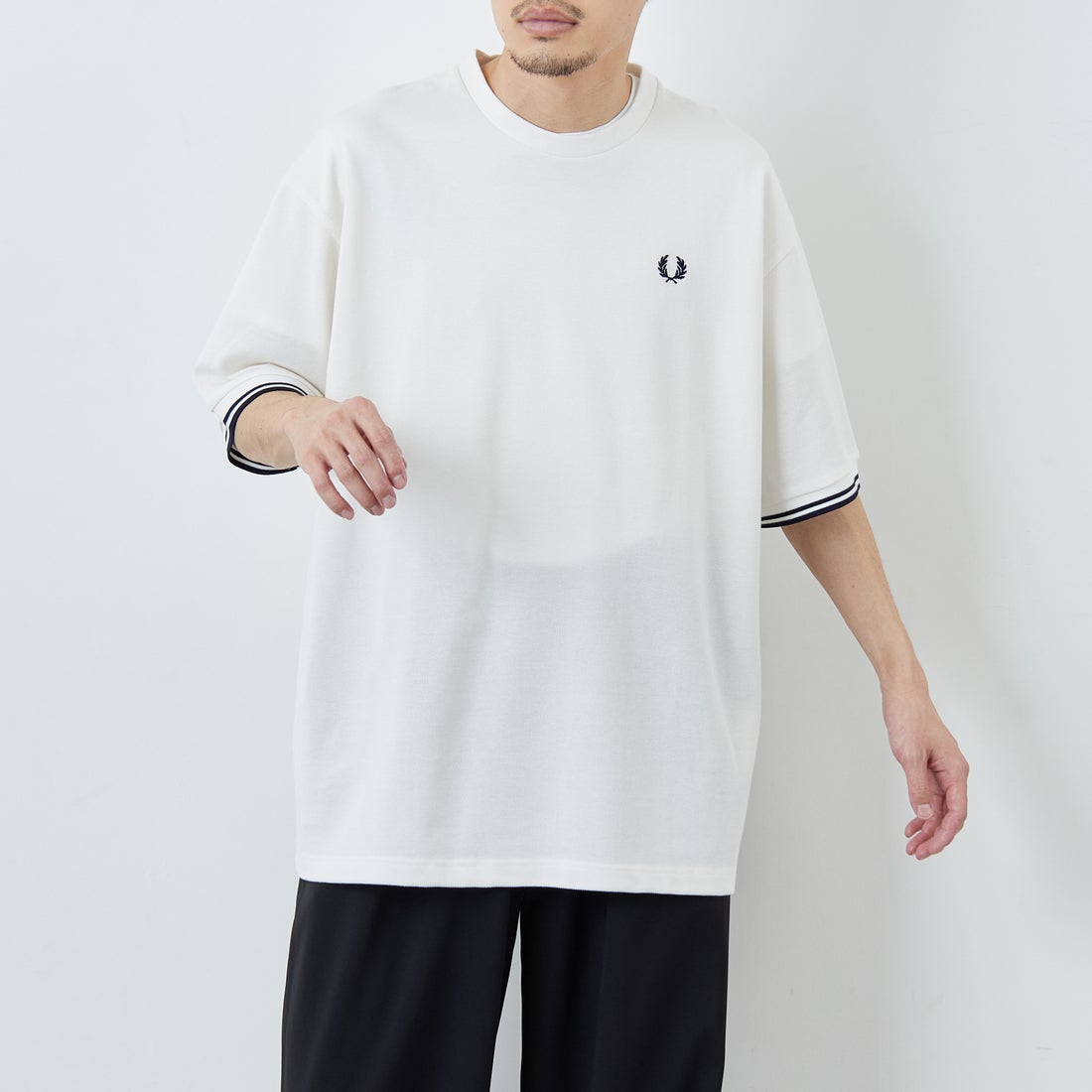 FRED PERRY [フレッドペリー] 別注 ツインティップライン ワイドシルエット鹿の子Tシャツ [FPM-26S-021JF] SNOW WHITE &&モデル身長：168cm 着用サイズ：L&&
