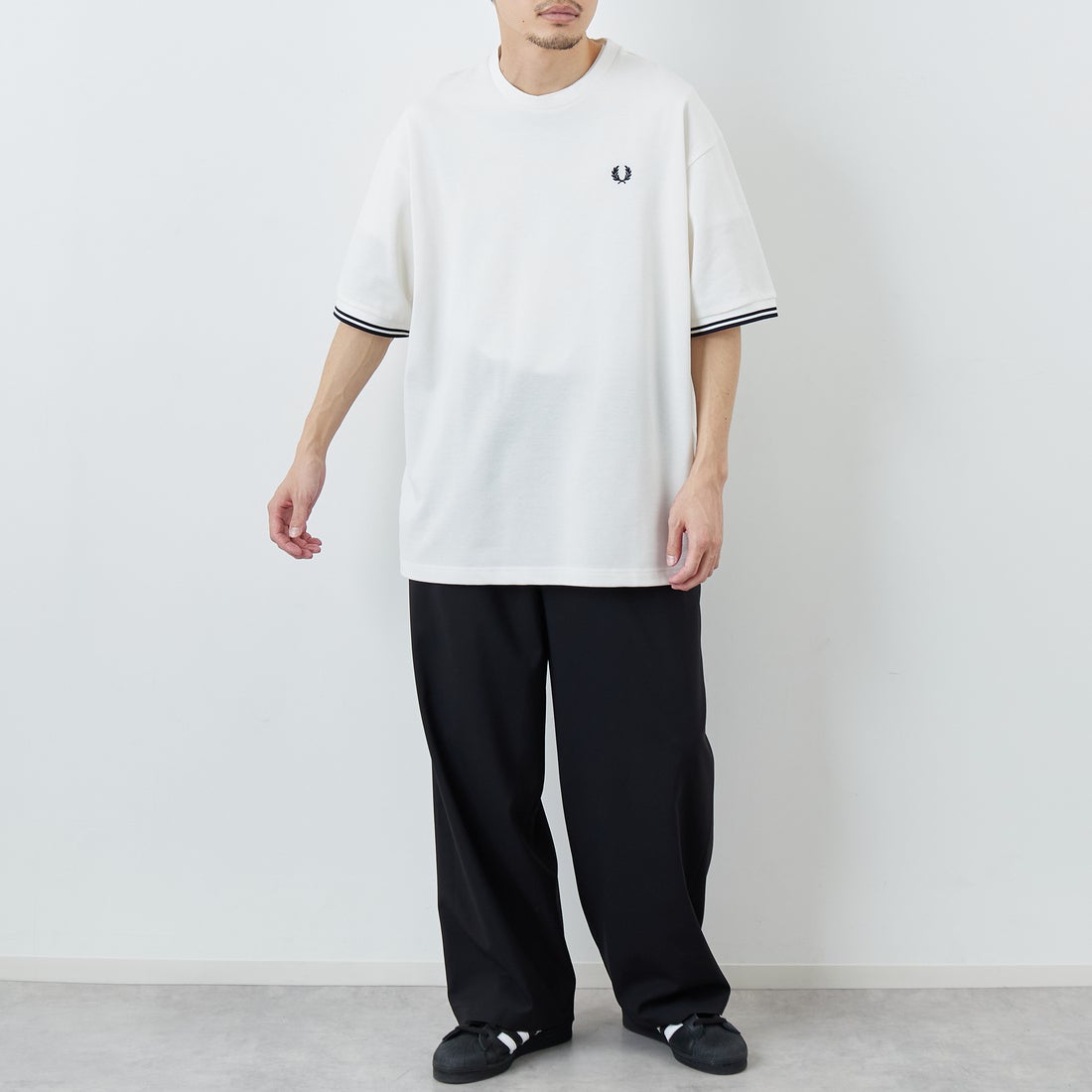 FRED PERRY [フレッドペリー] 別注 ツインティップライン ワイドシルエット鹿の子Tシャツ [FPM-26S-021JF] SNOW WHITE &&モデル身長：168cm 着用サイズ：L&&