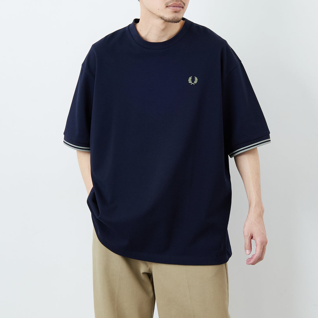 FRED PERRY [フレッドペリー] 別注 ツインティップライン ワイドシルエット鹿の子Tシャツ [FPM-26S-021JF] NAVY/SEAGR &&モデル身長：168cm 着用サイズ：L&&