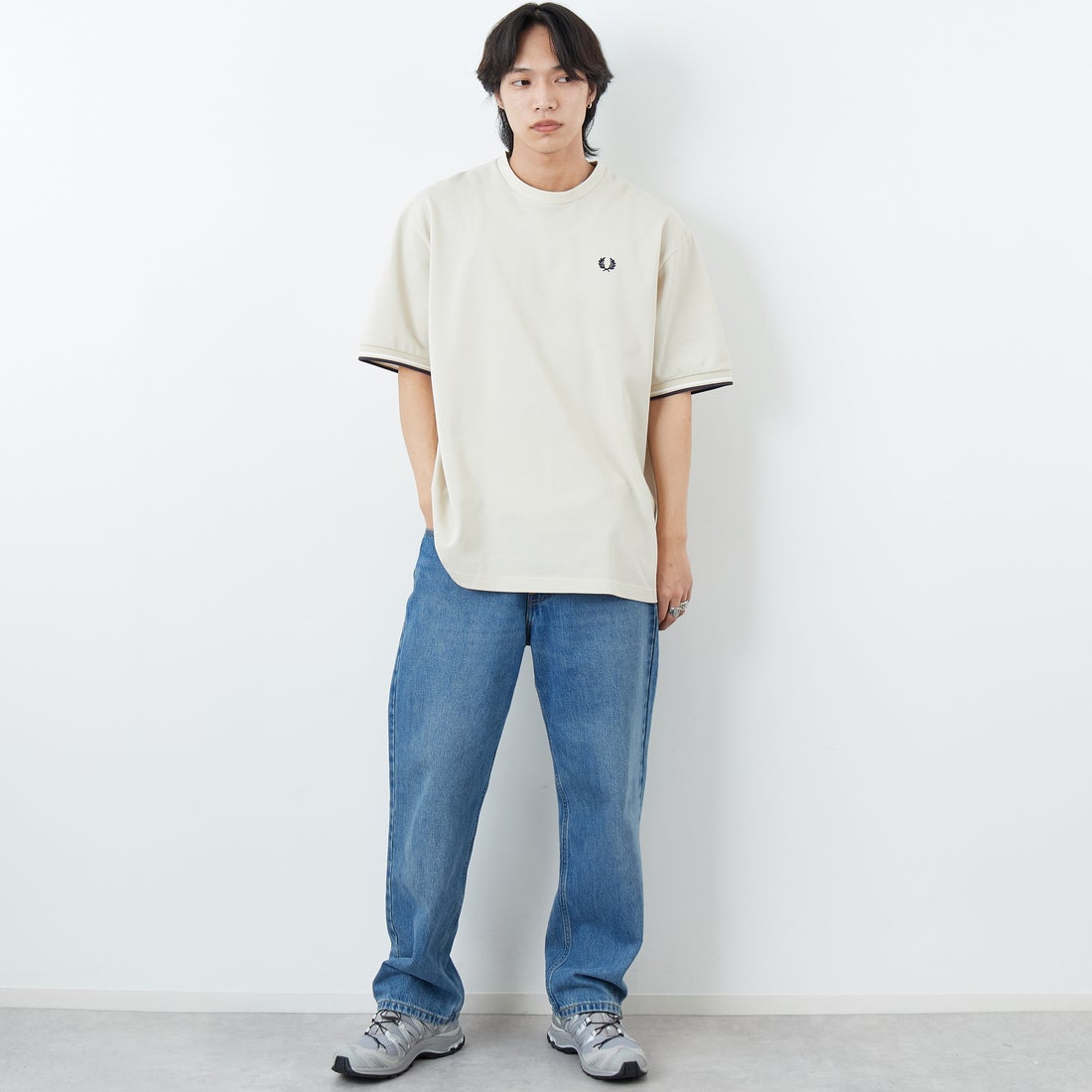 FRED PERRY [フレッドペリー] 別注 ツインティップライン ワイドシルエット鹿の子Tシャツ [FPM-26S-021JF] OATMEAL/SN &&モデル身長：179cm 着用サイズ：L&&