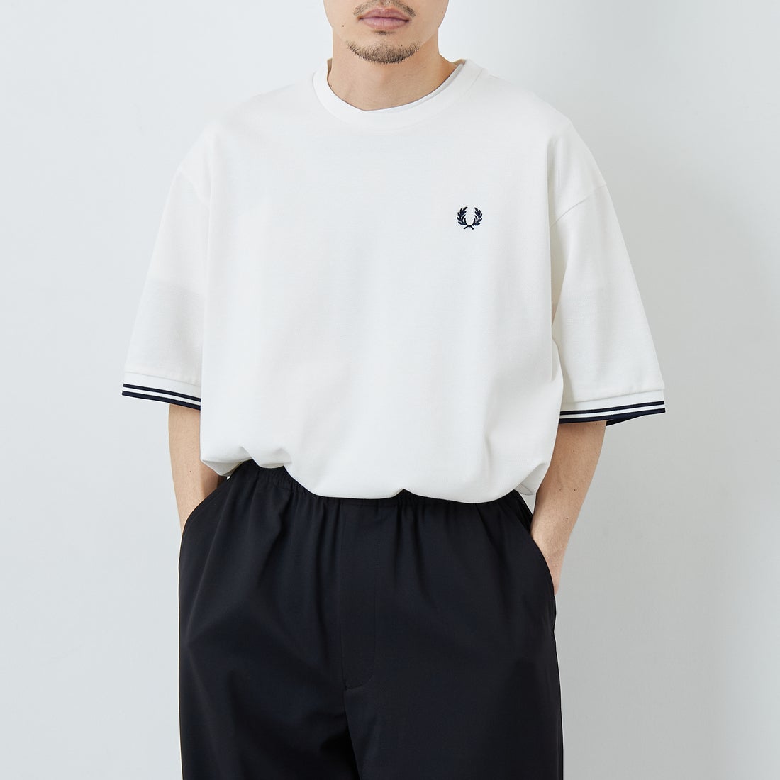 FRED PERRY [フレッドペリー] 別注 ツインティップライン ワイドシルエット鹿の子Tシャツ [FPM-26S-021JF] SNOW WHITE &&モデル身長：168cm 着用サイズ：L&&