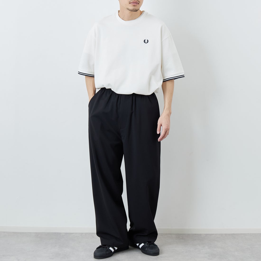 FRED PERRY [フレッドペリー] 別注 ツインティップライン ワイドシルエット鹿の子Tシャツ [FPM-26S-021JF] SNOW WHITE &&モデル身長：168cm 着用サイズ：L&&