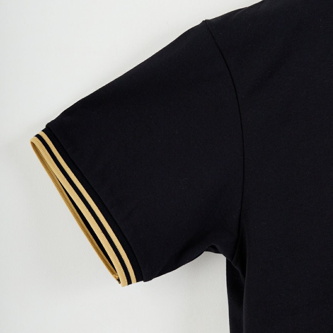 FRED PERRY [フレッドペリー] 別注 ツインティップライン ワンポイントロゴ刺繍 ショートポンチTシャツ [FPW-26S-034-JF] BLACK/CHAM