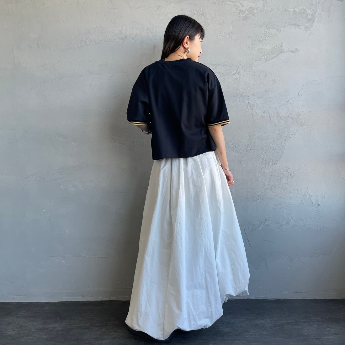 FRED PERRY [フレッドペリー] 別注 ツインティップライン ワンポイントロゴ刺繍 ショートポンチTシャツ [FPW-26S-034-JF] BLACK/CHAM &&モデル身長：150cm 着用サイズ：10&&