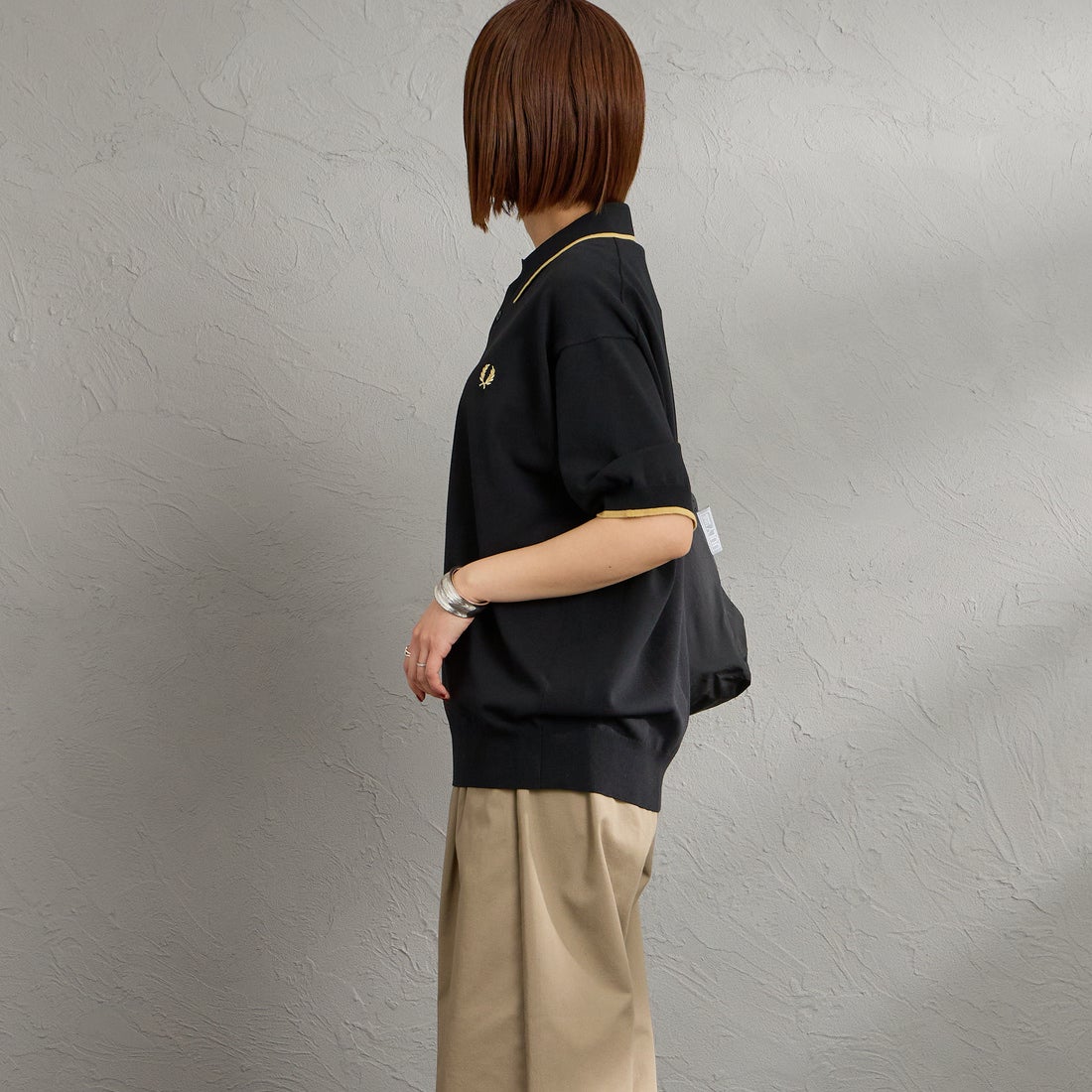 FRED PERRY [フレッドペリー] 別注 シングルティップライン サマーニットポロシャツ [FPM-26S-024JF] BLACK/CHAM &&モデル身長：159cm 着用サイズ：S&&