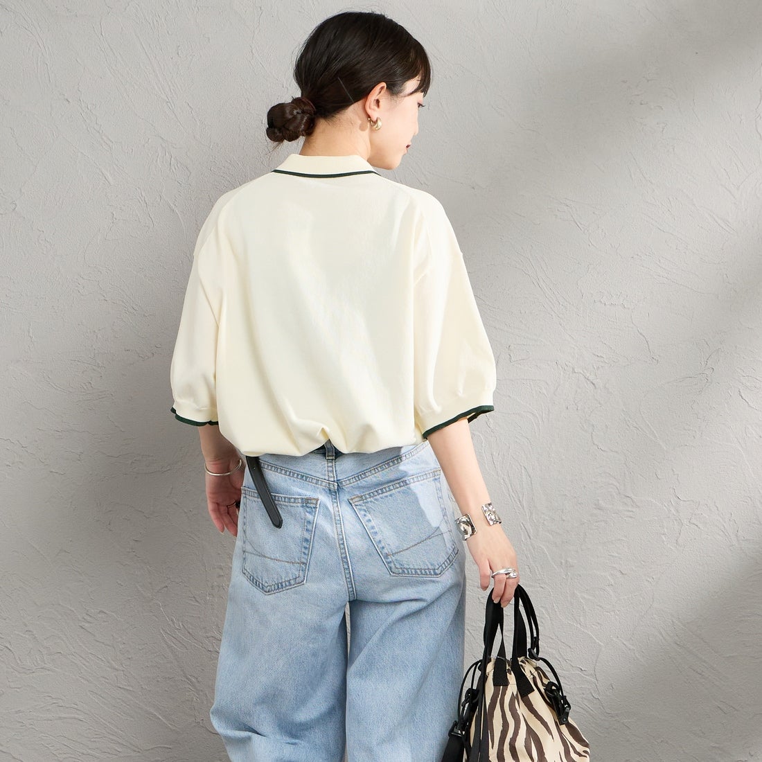 FRED PERRY [フレッドペリー] 別注 シングルティップライン サマーニットポロシャツ [FPM-26S-024JF] ECRU/GRASS &&モデル身長：150cm 着用サイズ：S&&