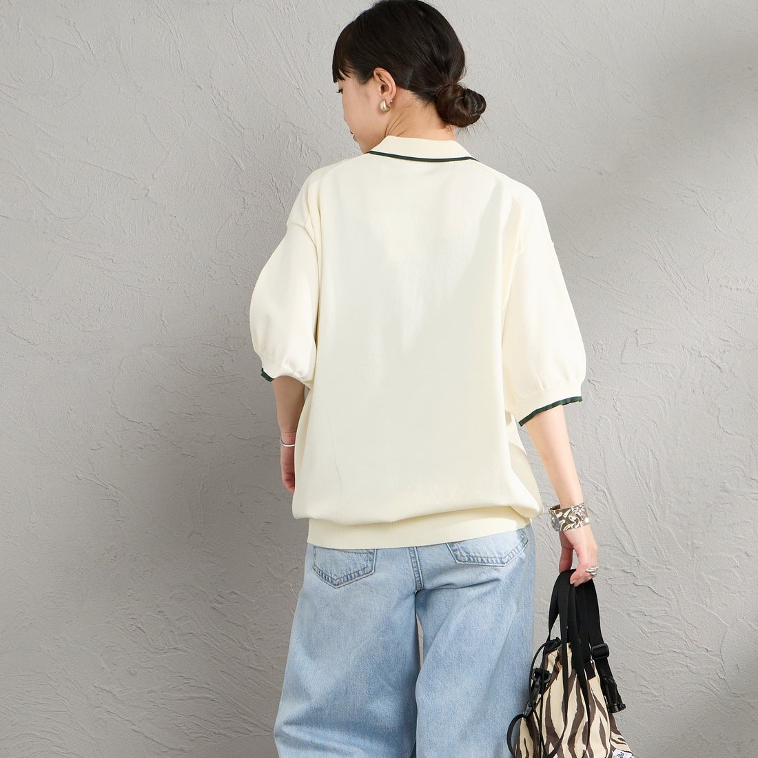 FRED PERRY [フレッドペリー] 別注 シングルティップライン サマーニットポロシャツ [FPM-26S-024JF] ECRU/GRASS &&モデル身長：150cm 着用サイズ：S&&