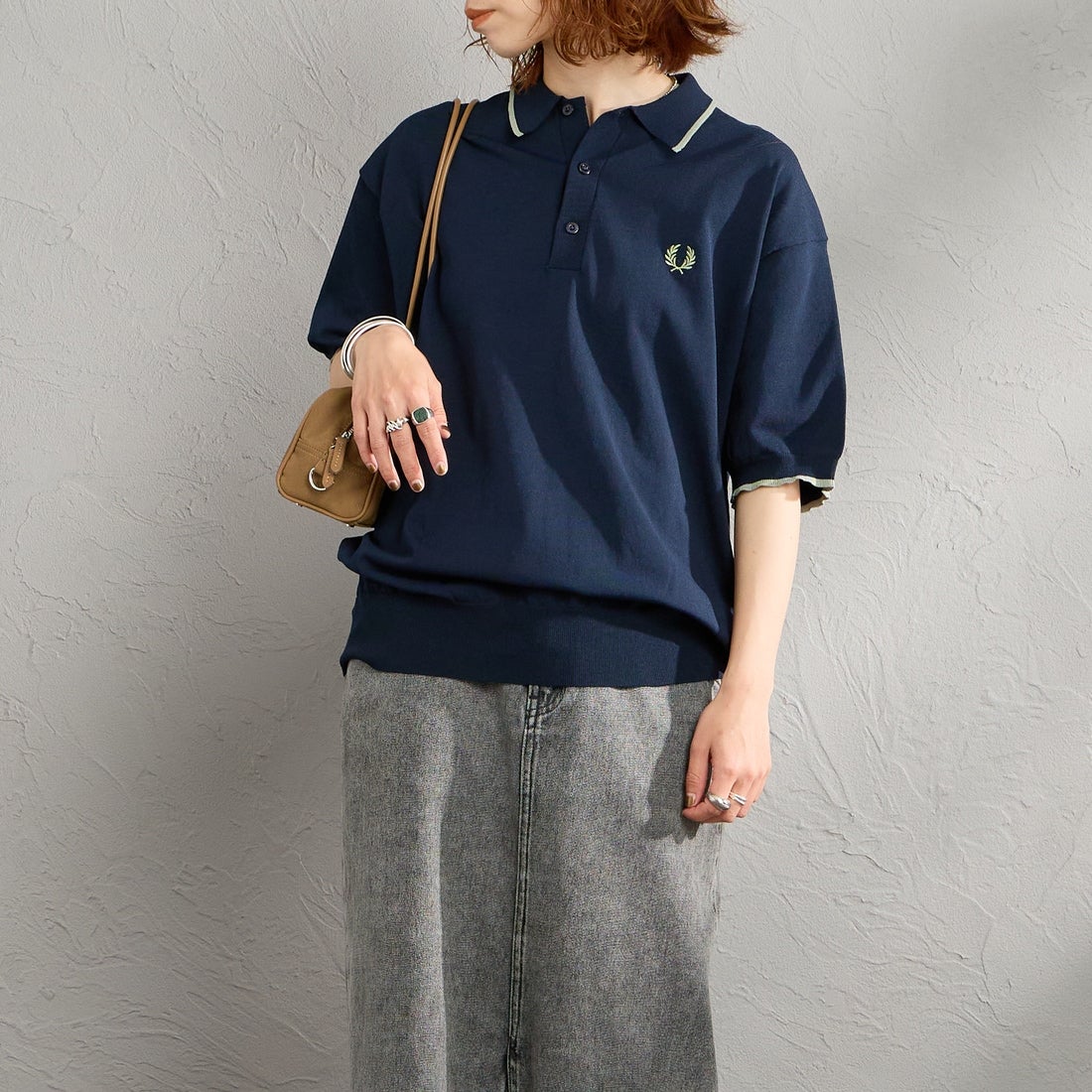 FRED PERRY [フレッドペリー] 別注 シングルティップライン サマーニットポロシャツ [FPM-26S-024JF] NAVY/SEAGR &&モデル身長：158cm 着用サイズ：S&&