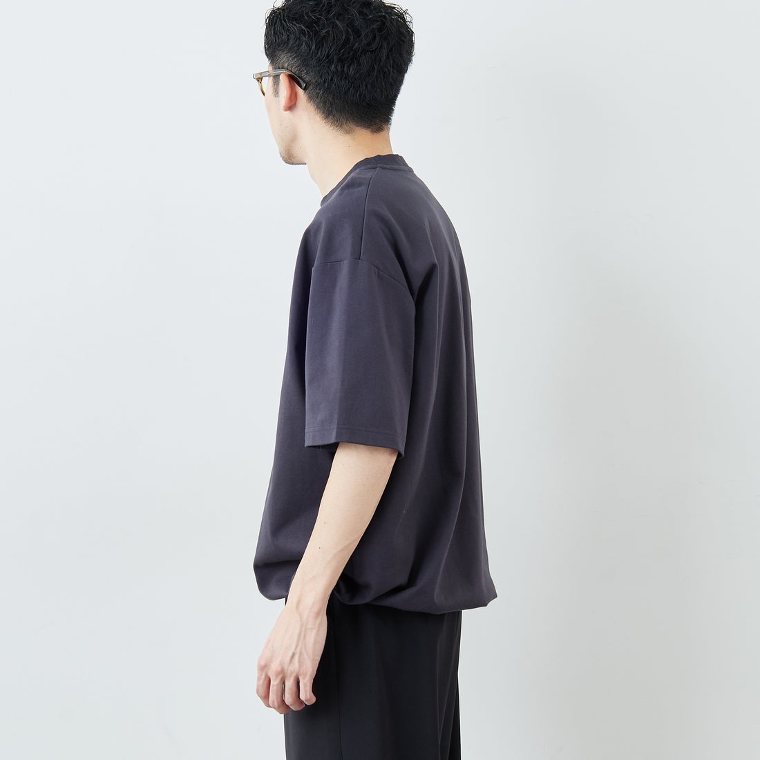 FRED PERRY [フレッドペリー] 別注 ワンポイントロゴ刺繍 ポンチドローコードTシャツ [FPM-26S-022JF] ANCHOR GRE &&モデル身長：168cm 着用サイズ：L&&