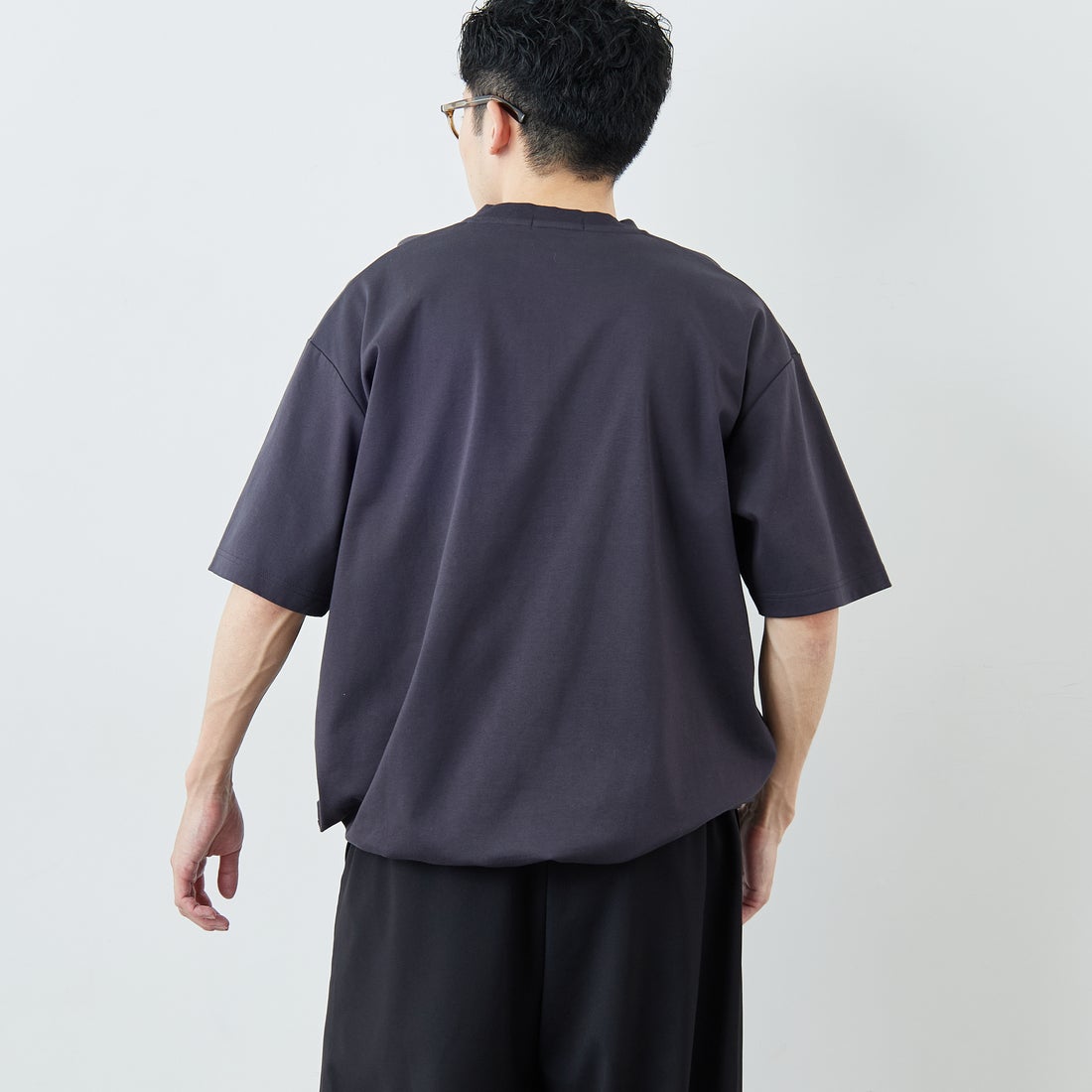 FRED PERRY [フレッドペリー] 別注 ワンポイントロゴ刺繍 ポンチドローコードTシャツ [FPM-26S-022JF] ANCHOR GRE &&モデル身長：168cm 着用サイズ：L&&