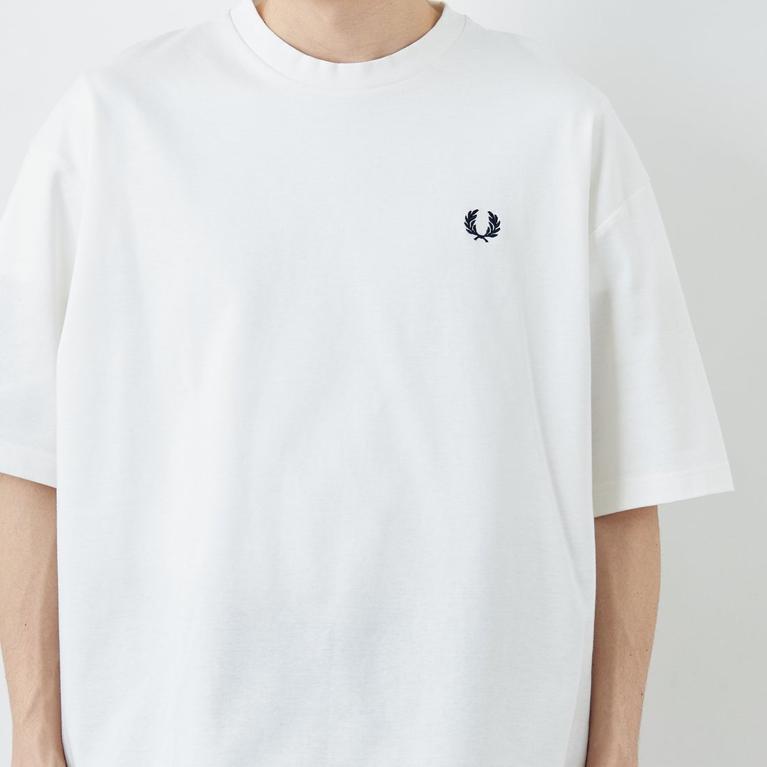 FRED PERRY [フレッドペリー] 別注 ワンポイントロゴ刺繍 ポンチドローコードTシャツ [FPM-26S-022JF] SNOW WHITE