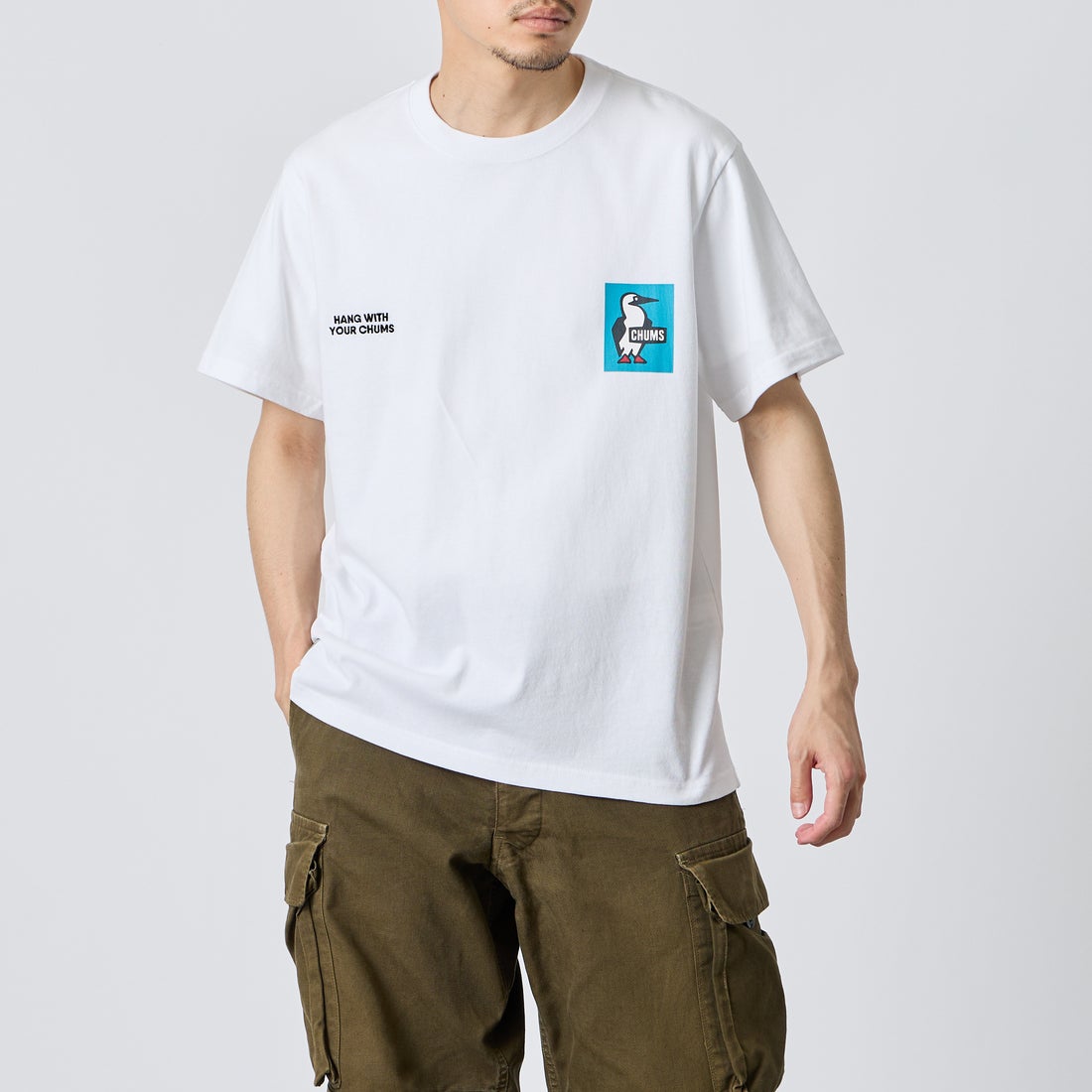 CHUMS [チャムス] 別注 ヒストリーロゴ バックプリント ショートスリーブTシャツ [CH01-2842-JF] W001 WHITE &&モデル身長：168cm 着用サイズ：L&&
