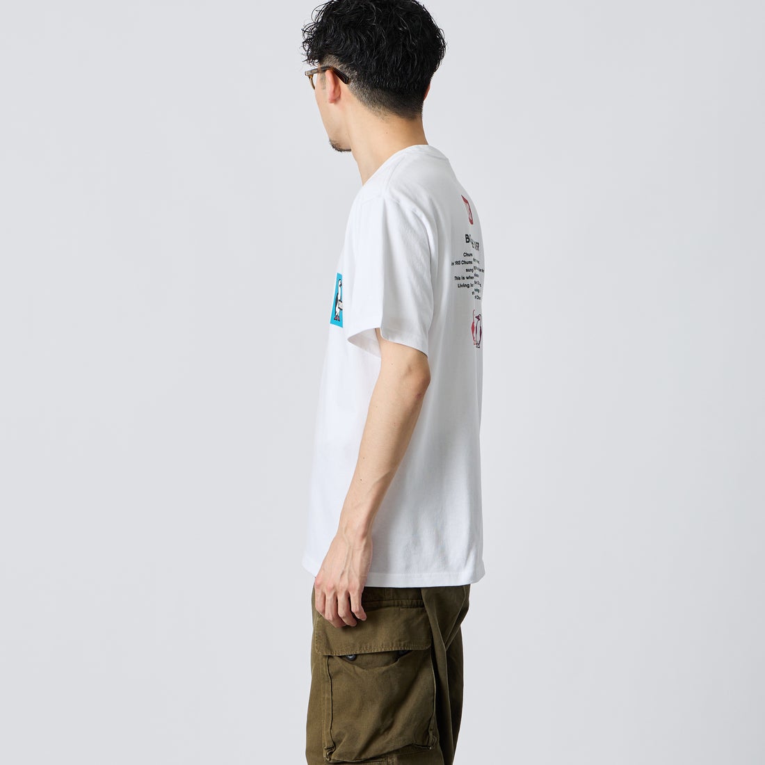 CHUMS [チャムス] 別注 ヒストリーロゴ バックプリント ショートスリーブTシャツ [CH01-2842-JF] W001 WHITE &&モデル身長：168cm 着用サイズ：L&&