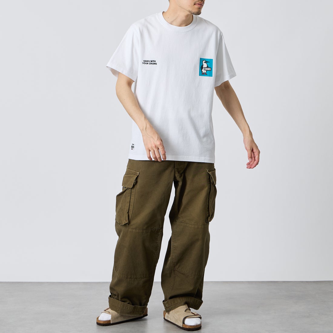 CHUMS [チャムス] 別注 ヒストリーロゴ バックプリント ショートスリーブTシャツ [CH01-2842-JF] W001 WHITE &&モデル身長：168cm 着用サイズ：L&&