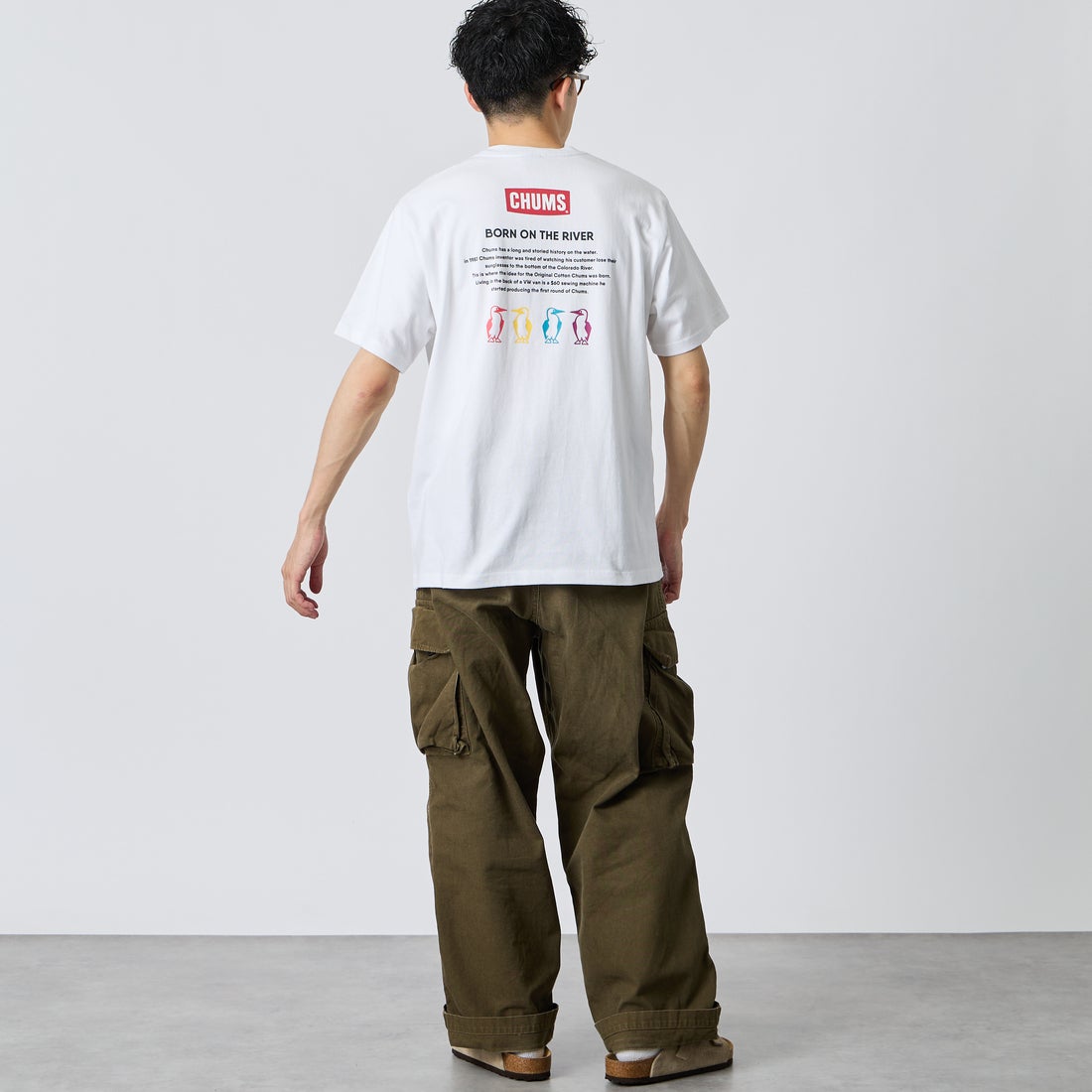 CHUMS [チャムス] 別注 ヒストリーロゴ バックプリント ショートスリーブTシャツ [CH01-2842-JF] W001 WHITE &&モデル身長：168cm 着用サイズ：L&&