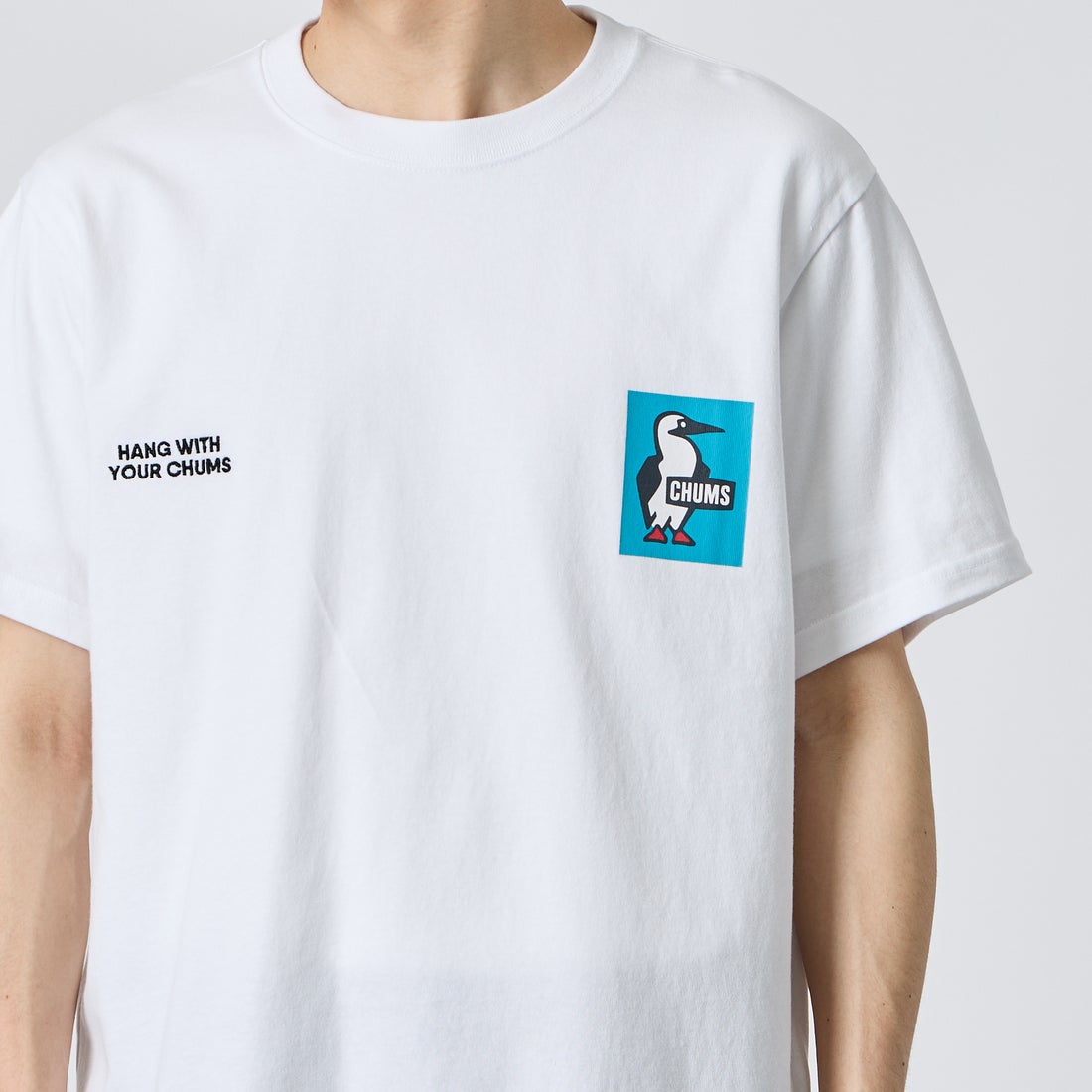 CHUMS [チャムス] 別注 ヒストリーロゴ バックプリント ショートスリーブTシャツ [CH01-2842-JF] W001 WHITE &&モデル身長：168cm 着用サイズ：L&&