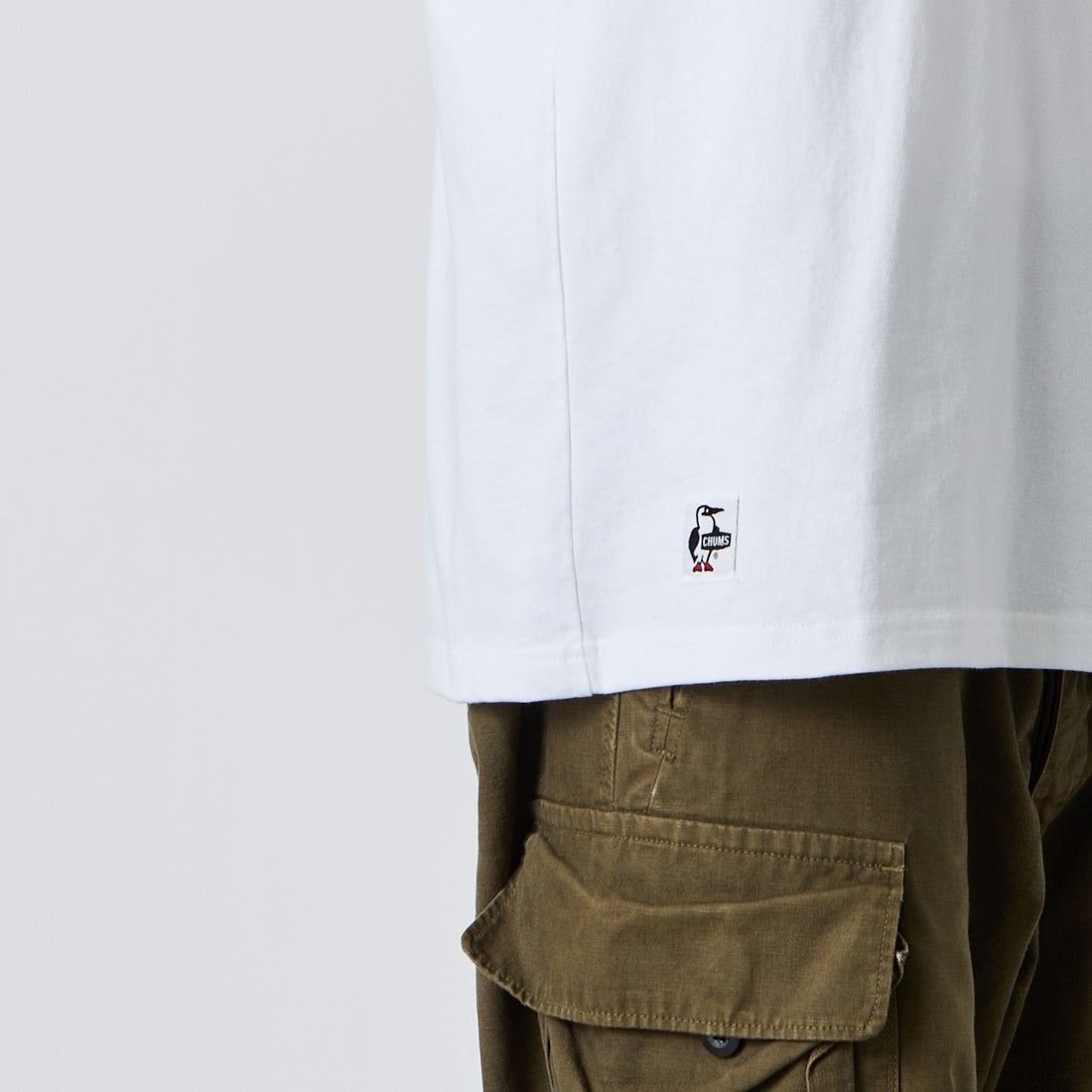 CHUMS [チャムス] 別注 ヒストリーロゴ バックプリント ショートスリーブTシャツ [CH01-2842-JF] W001 WHITE &&モデル身長：168cm 着用サイズ：L&&