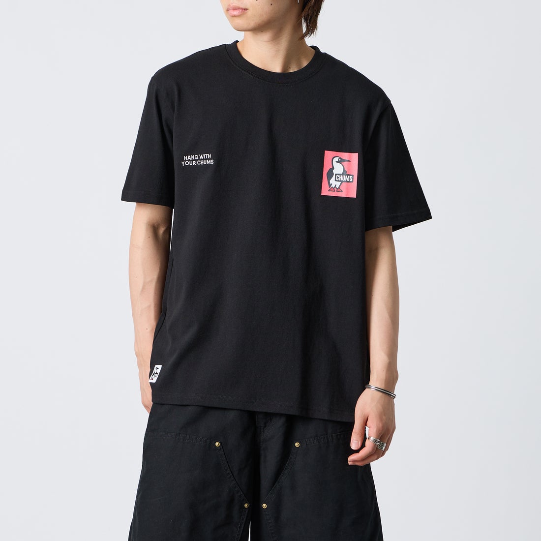 CHUMS [チャムス] 別注 ヒストリーロゴ バックプリント ショートスリーブTシャツ [CH01-2842-JF] W001 BLACK &&モデル身長：177cm 着用サイズ：XL&&