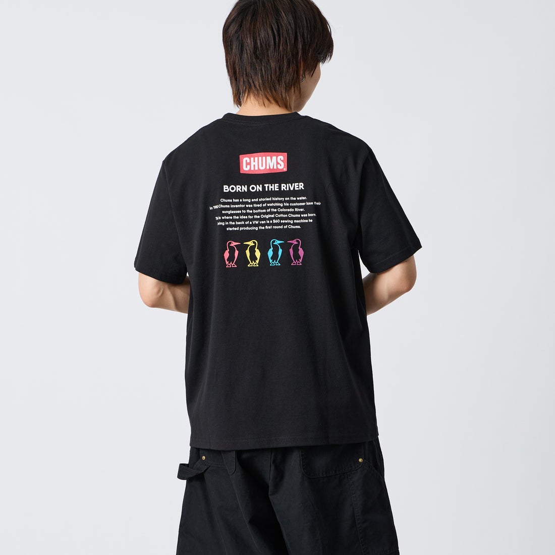 CHUMS [チャムス] 別注 ヒストリーロゴ バックプリント ショートスリーブTシャツ [CH01-2842-JF] W001 BLACK &&モデル身長：177cm 着用サイズ：XL&&