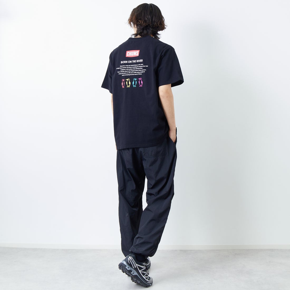 CHUMS [チャムス] 別注 ヒストリーロゴ バックプリント ショートスリーブTシャツ [CH01-2842-JF] K001 BLACK &&モデル身長：179cm 着用サイズ：XXL&&