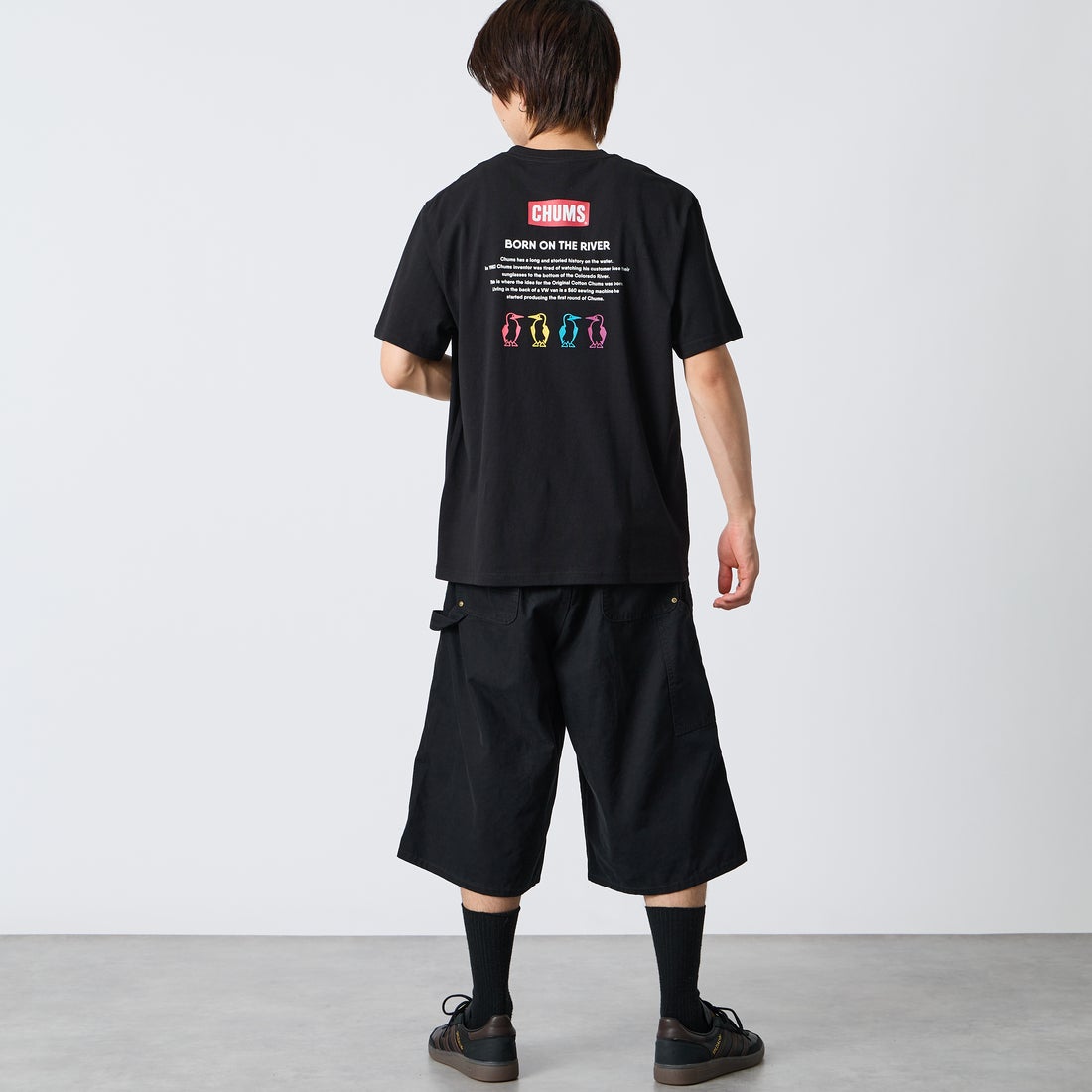 CHUMS [チャムス] 別注 ヒストリーロゴ バックプリント ショートスリーブTシャツ [CH01-2842-JF] W001 BLACK &&モデル身長：177cm 着用サイズ：XL&&
