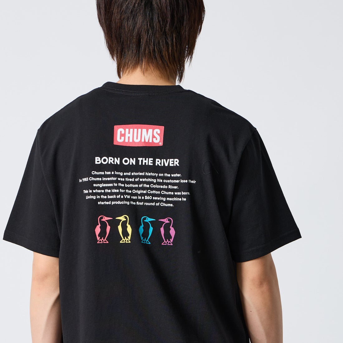 CHUMS [チャムス] 別注 ヒストリーロゴ バックプリント ショートスリーブTシャツ [CH01-2842-JF] W001 BLACK &&モデル身長：177cm 着用サイズ：XL&&