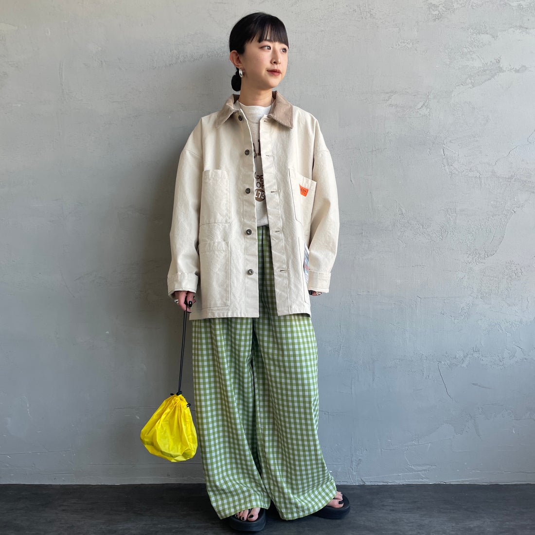 UNIVERSAL OVERALL [ユニバーサルオーバーオール] 別注 コーデュロイ襟 カバーオールジャケット [U2612225IN-JF] ｷﾅﾘ &&モデル身長：150cm 着用サイズ：S&&