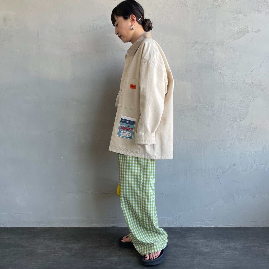 UNIVERSAL OVERALL [ユニバーサルオーバーオール] 別注 コーデュロイ襟 カバーオールジャケット [U2612225IN-JF] ｷﾅﾘ &&モデル身長：150cm 着用サイズ：S&&