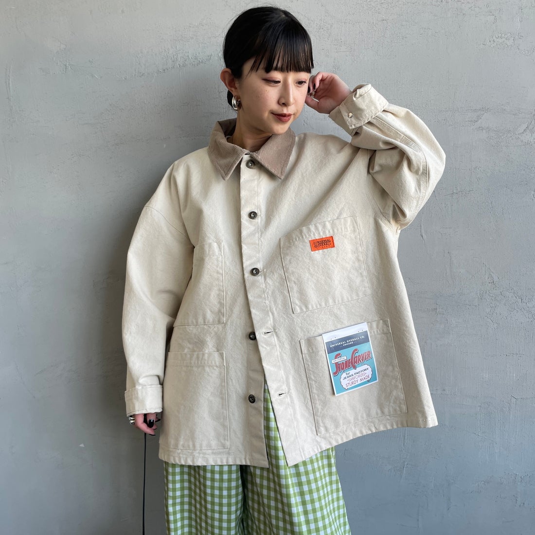 UNIVERSAL OVERALL [ユニバーサルオーバーオール] 別注 コーデュロイ襟 カバーオールジャケット [U2612225IN-JF] ｷﾅﾘ &&モデル身長：150cm 着用サイズ：S&&