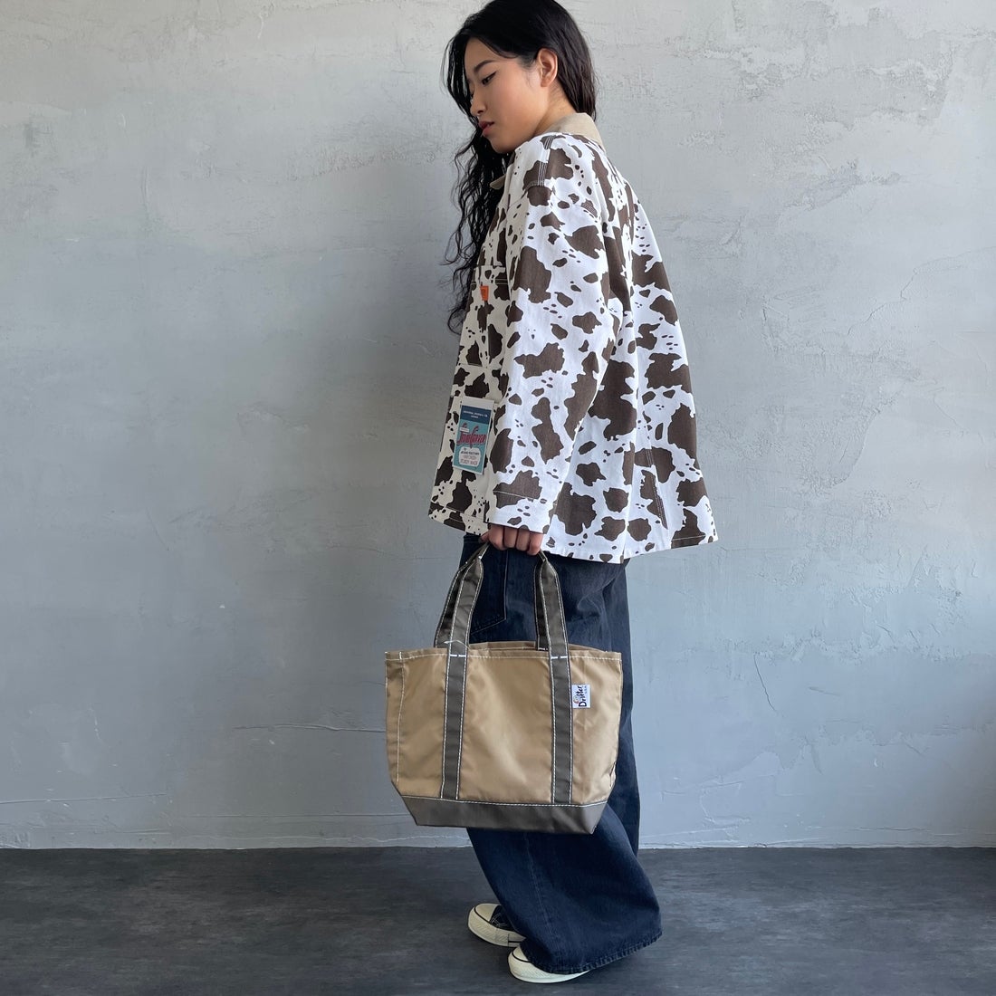 UNIVERSAL OVERALL [ユニバーサルオーバーオール] 別注 コーデュロイ襟 カバーオールジャケット [U2612225IN-JF] COW &&モデル身長：162cm 着用サイズ：S&&